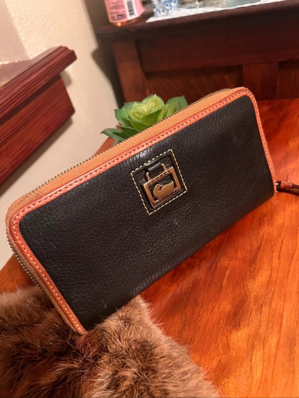 Dooney & Bourke Black Leather Accordian Long Wallet EUC